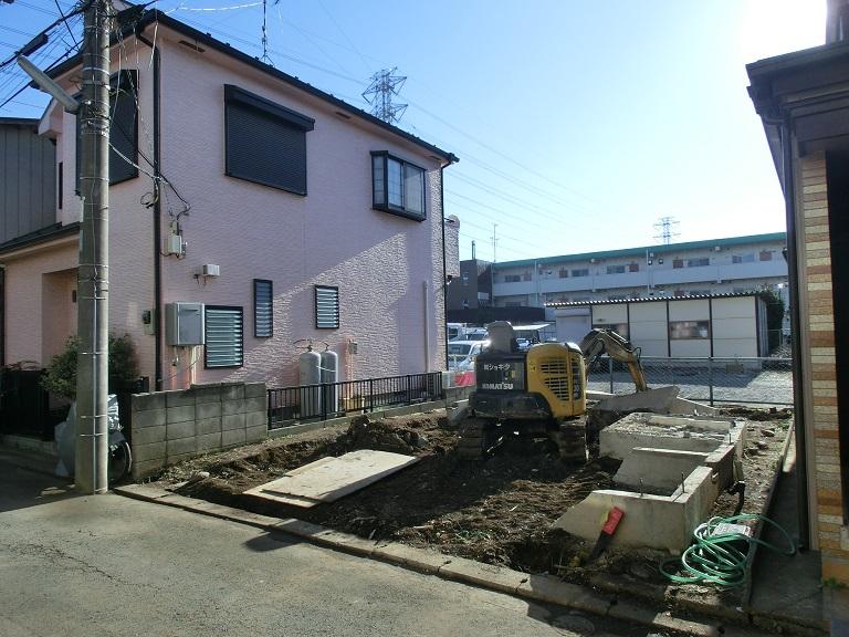 Local photos, including front road. Local (12 May 2013) Shooting