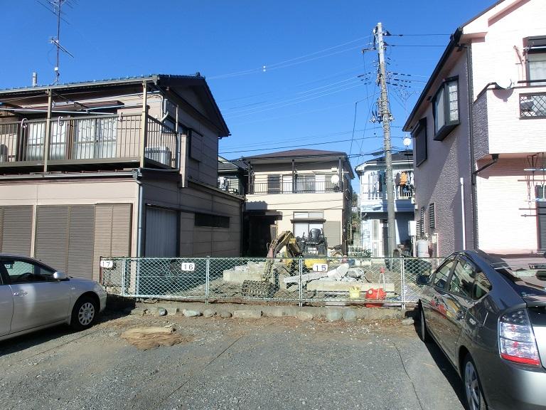 Other local. Local (12 May 2013) Shooting Shooting from the southwest side adjacent land Parking