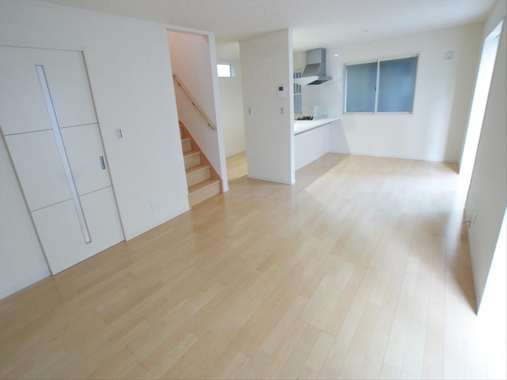 Living. <9 Building>