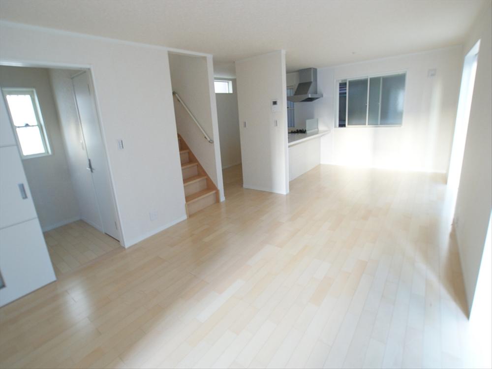 Living. <13 Building>