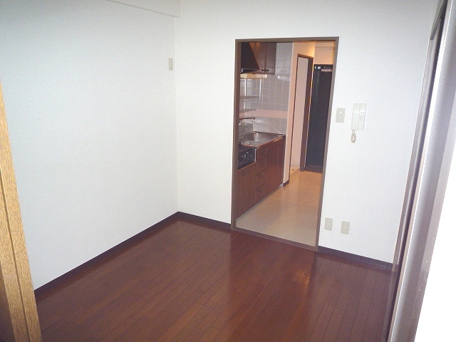 Living and room. Another Room No. reference photograph