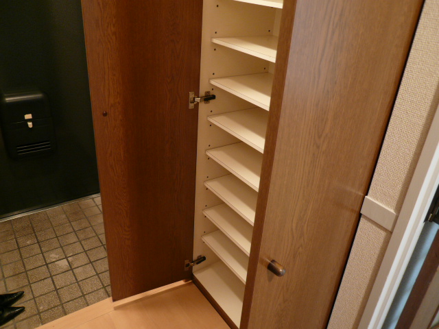 Receipt. The same is by Property of the room.