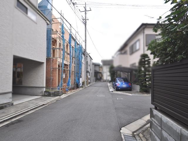 Local photos, including front road. Contact road situation