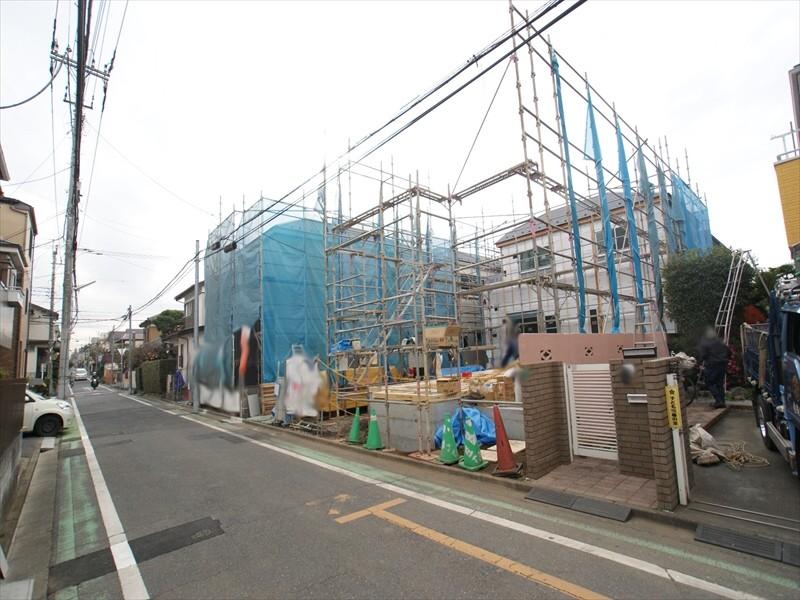 Local appearance photo. In front 5.4m road, Car loading and unloading is also a breeze.