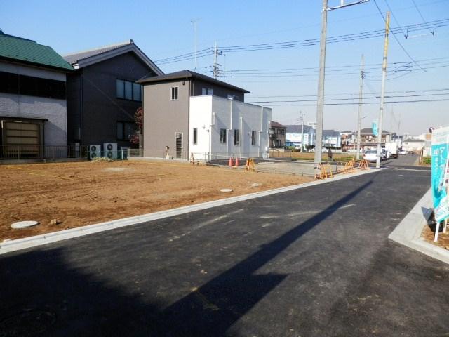 Local photos, including front road. Local (12 May 2013) Shooting