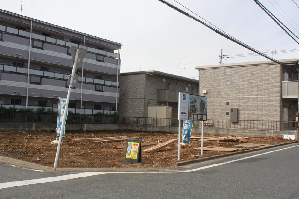 Local photos, including front road. Local (10 May 2013) Shooting