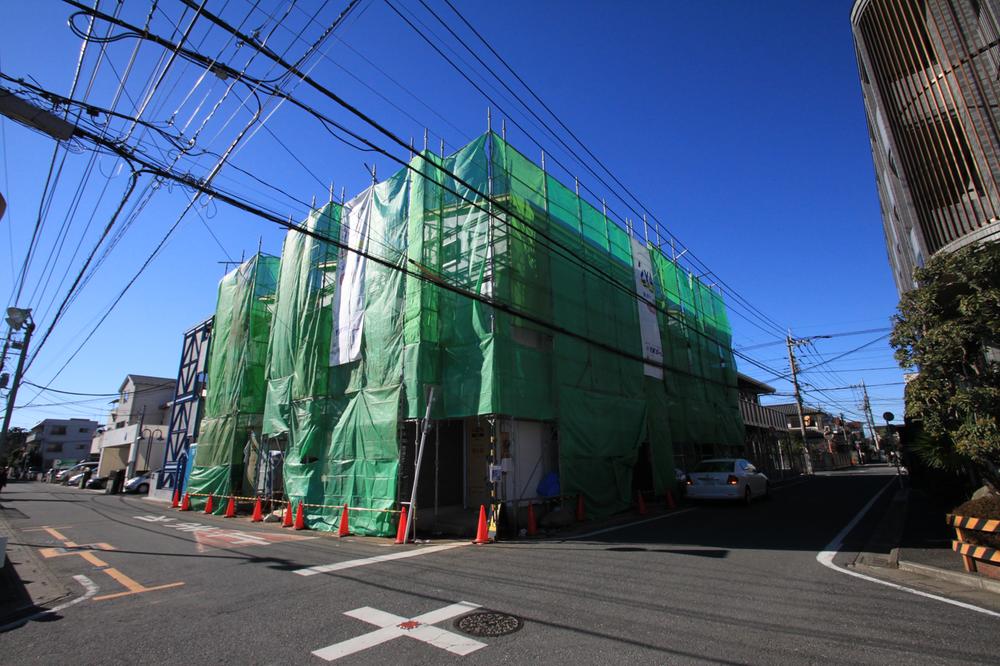 Local photos, including front road. Local (12 May 2013) Shooting