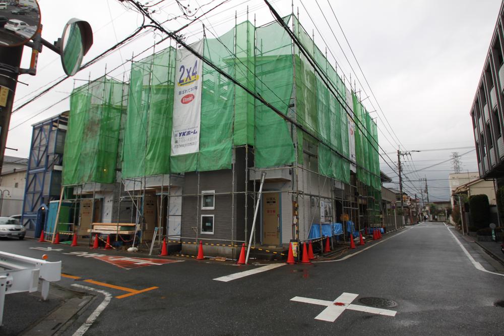 Local photos, including front road. Local (12 May 2013) Shooting