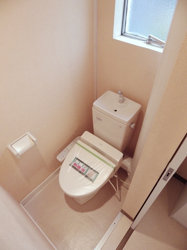 Toilet. With warm water washing toilet seat function ☆