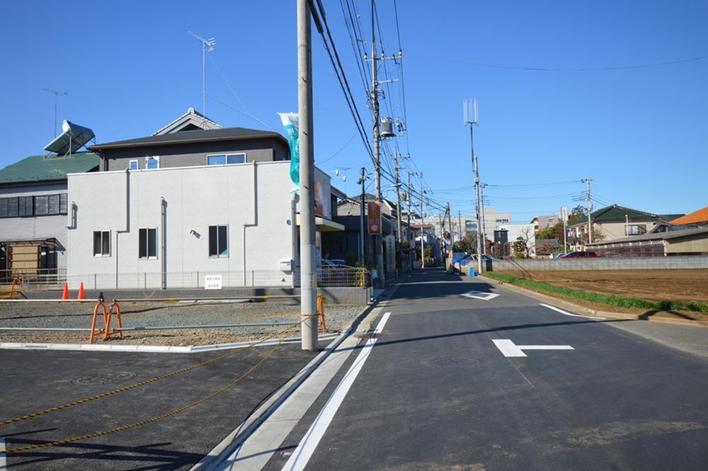 Local photos, including front road. Local (11 May 2013) Shooting