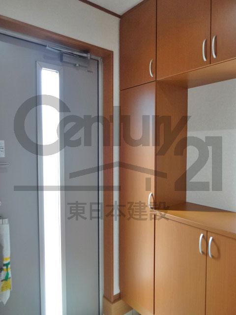 Entrance. Local (11 May 2013) Shooting