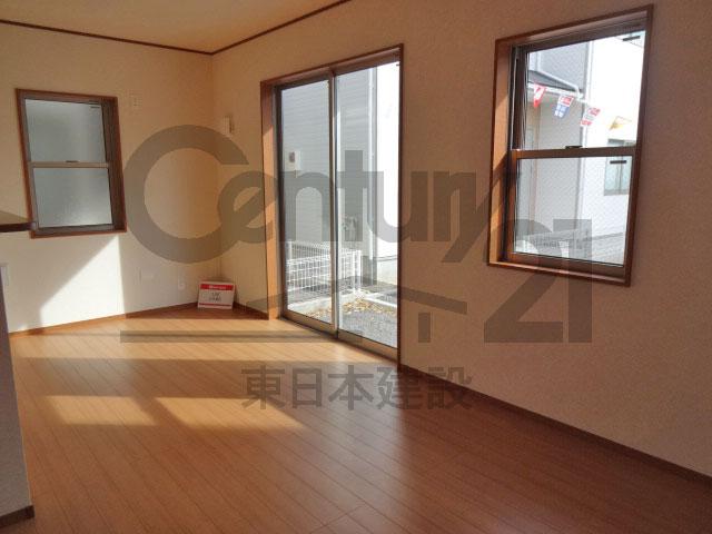 Living. Local (11 May 2013) Shooting