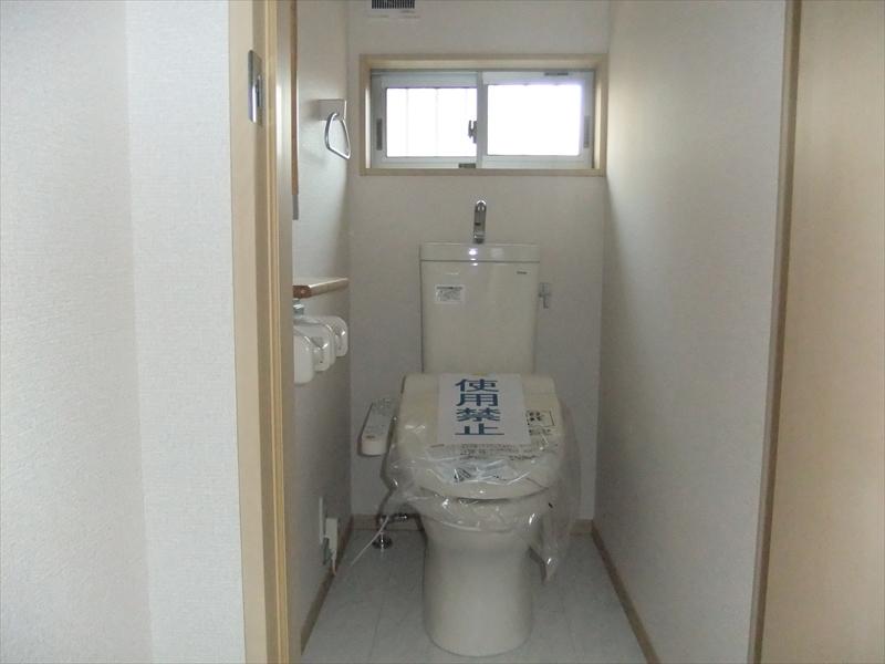 Toilet. 2013 October shooting