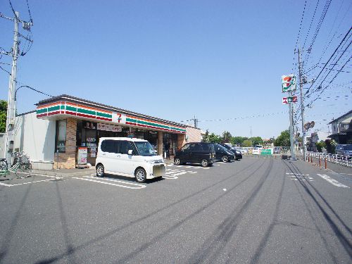 Convenience store. 150m to Seven-Eleven (convenience store)