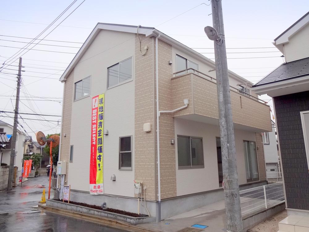 Local appearance photo. Local (11 May 2013) Shooting