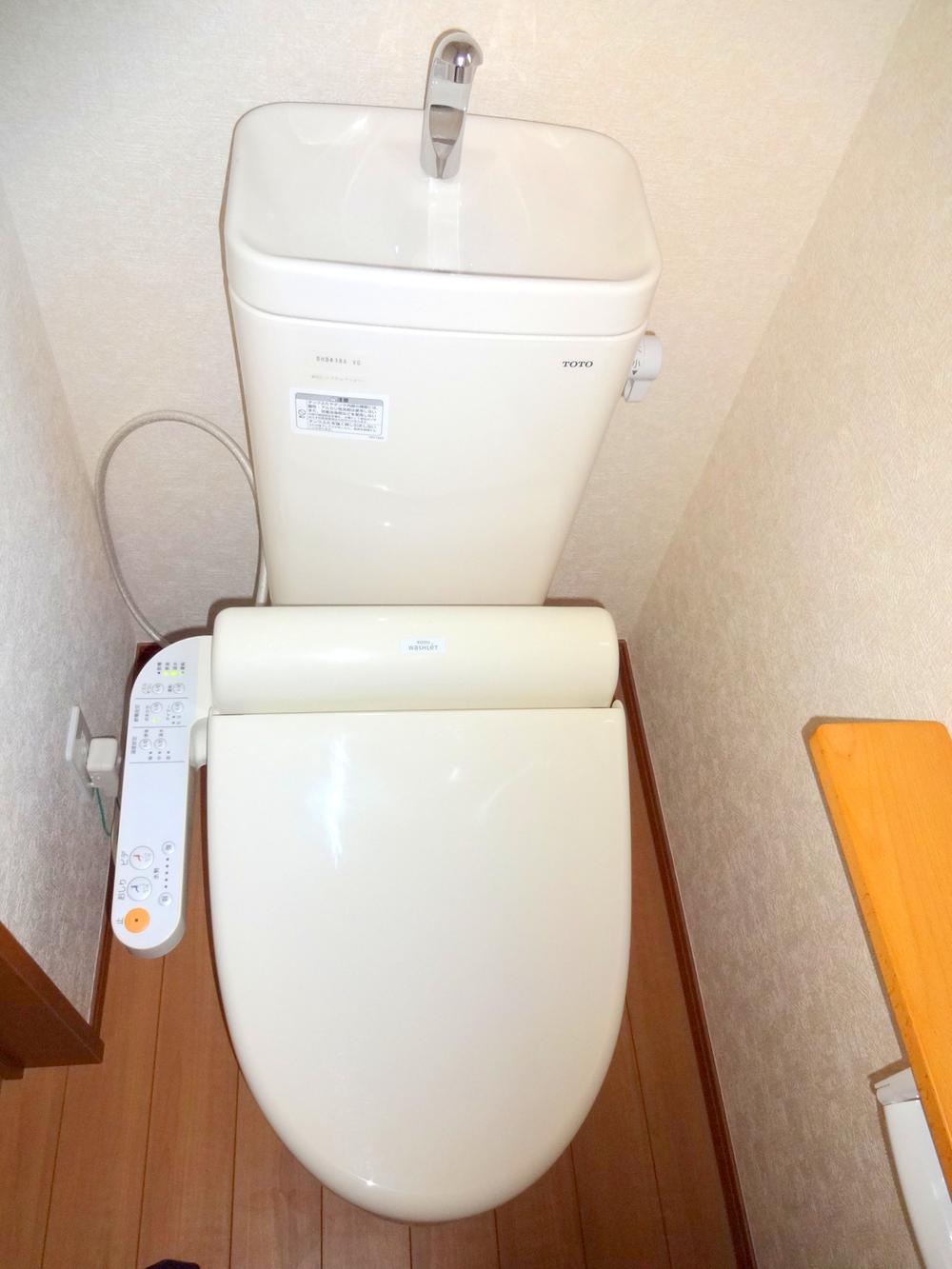 Toilet. Indoor (11 May 2013) Shooting
