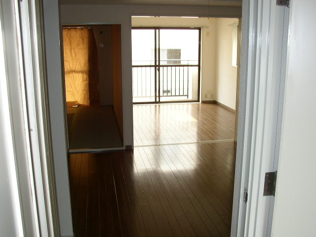 Other room space. Another room is a room photo. (Inverted type)