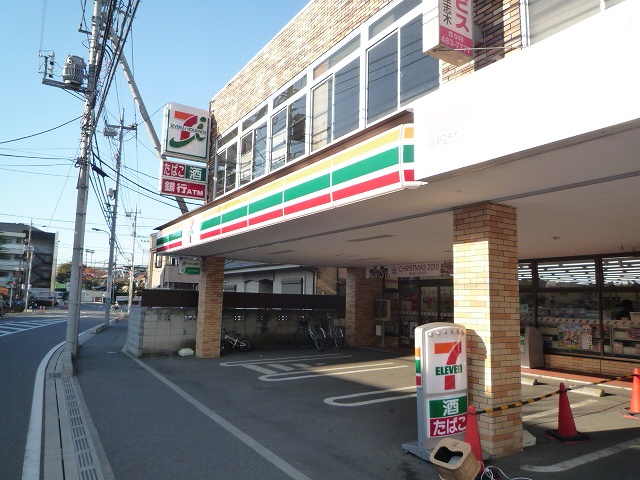 Convenience store. (Convenience store) to 220m