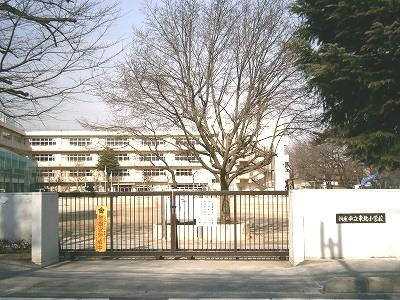 Primary school. Niiza 337m to stand Northeast Elementary School