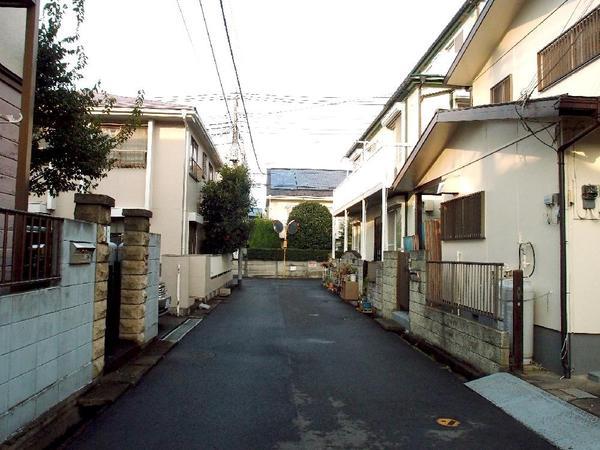 Local photos, including front road. Frontal road