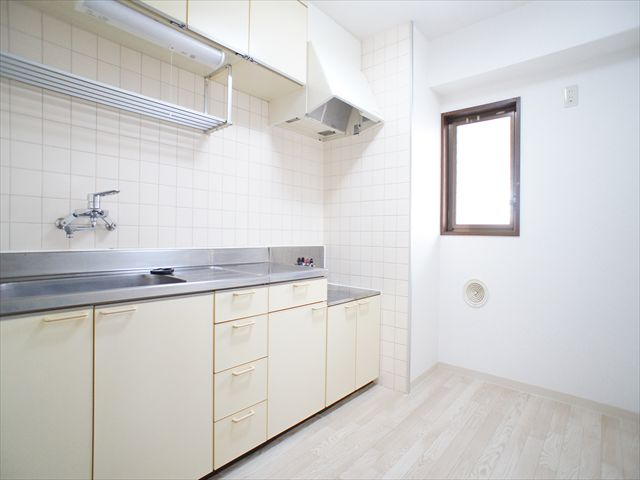 Kitchen. Easy-to-use kitchen and wider working space