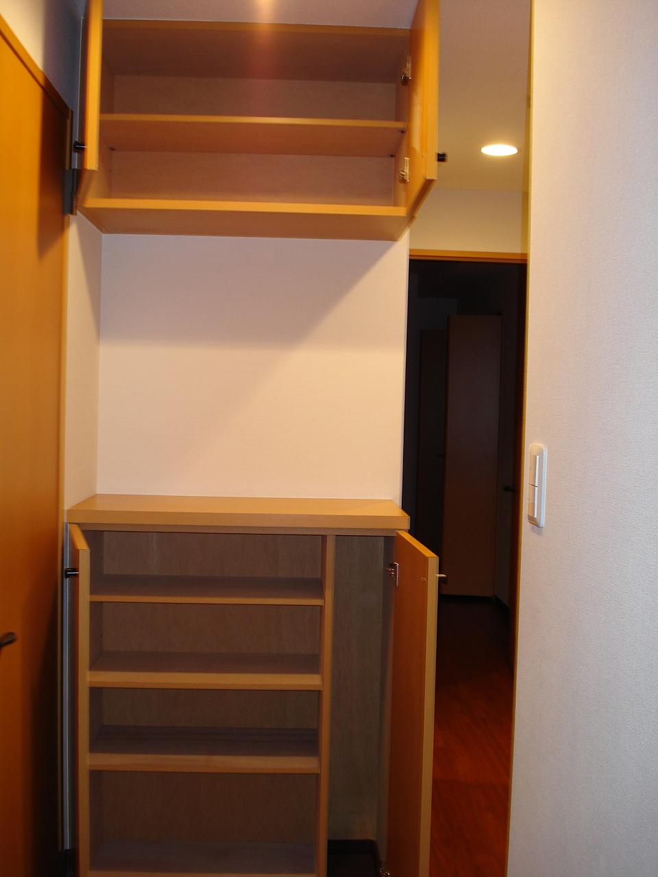 Entrance. Is the image of the other rooms