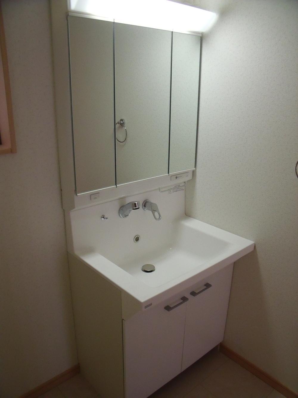 Wash basin, toilet. Indoor (11 May 2013) Shooting