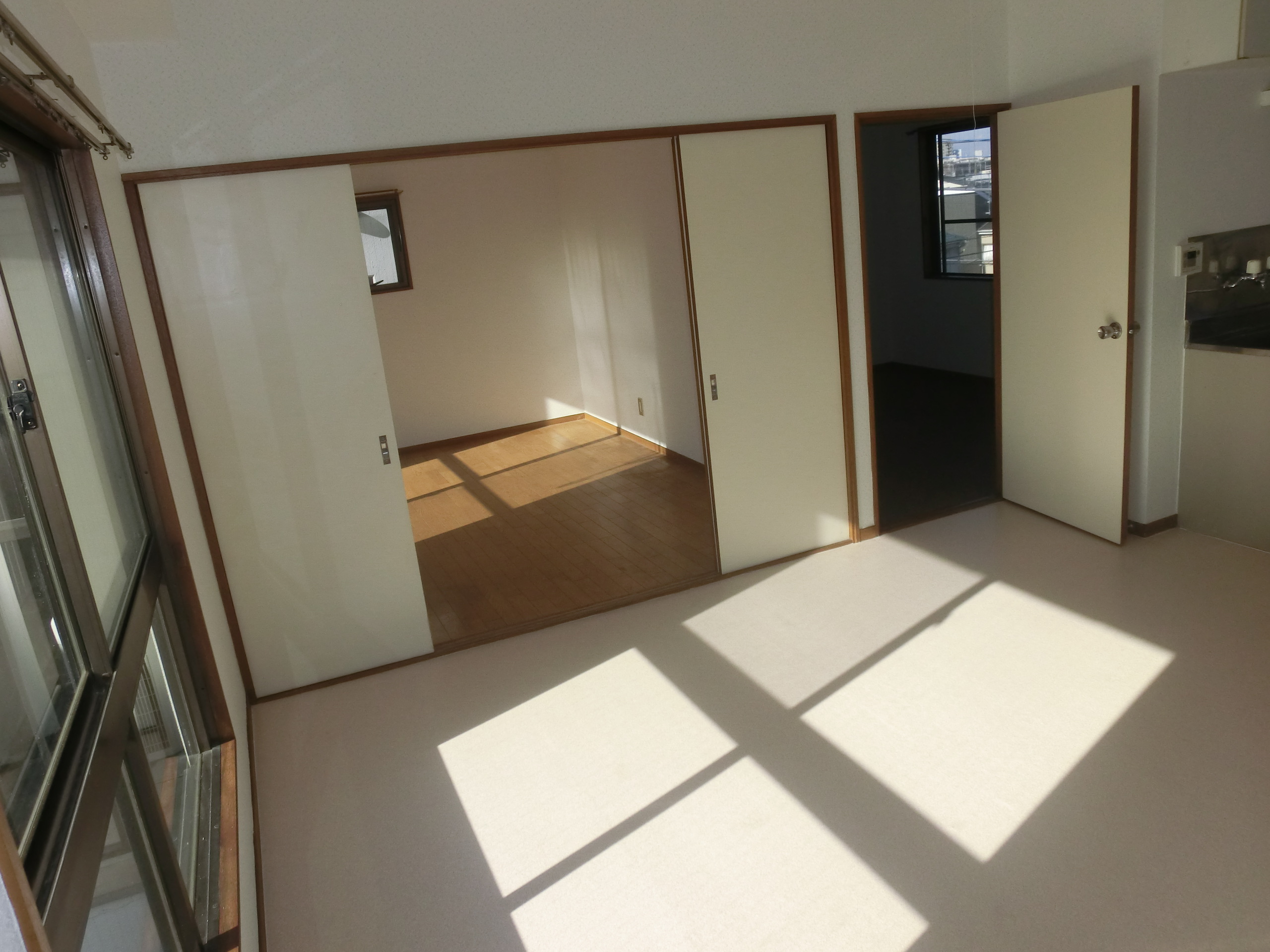 Living and room. Day good