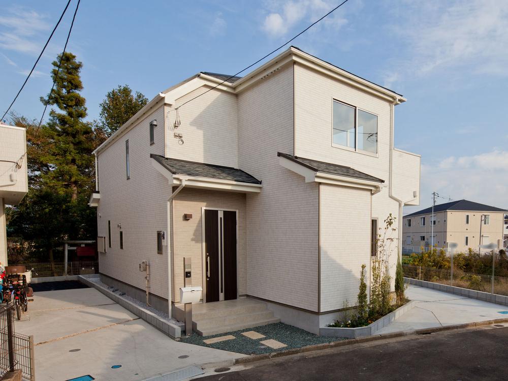 Local appearance photo. Local (10 May 2013) Shooting