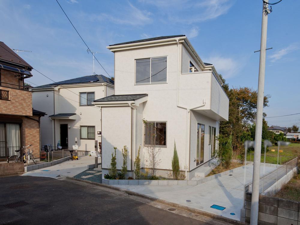 Local appearance photo. Local (10 May 2013) Shooting