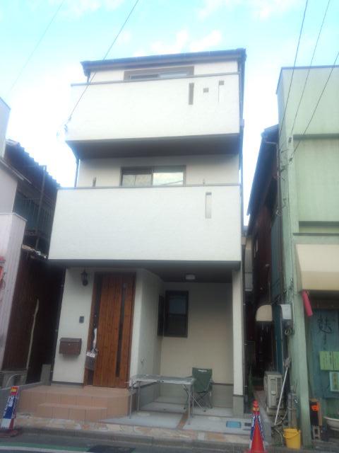 Local appearance photo. Local (10 May 2013) Shooting