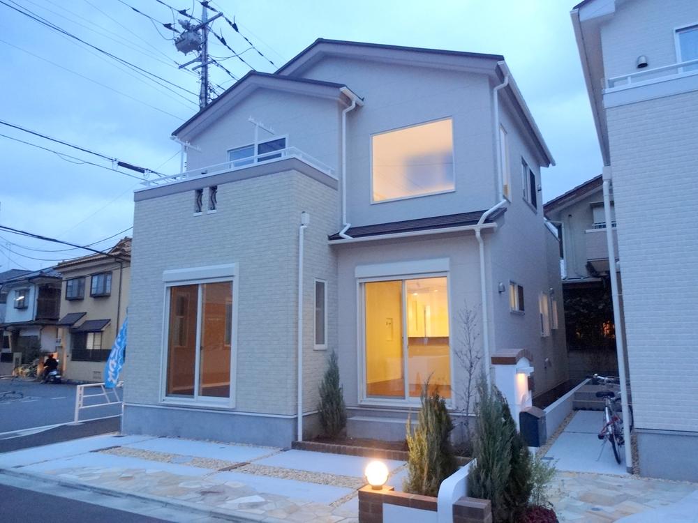 Local appearance photo. Local (11 May 2013) Shooting