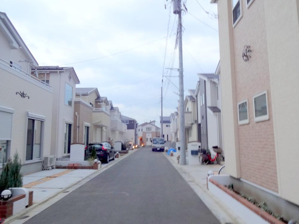 Local photos, including front road. Local (11 May 2013) Shooting