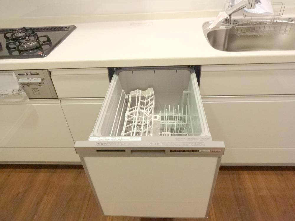 Kitchen. Indoor (11 May 2013) Shooting