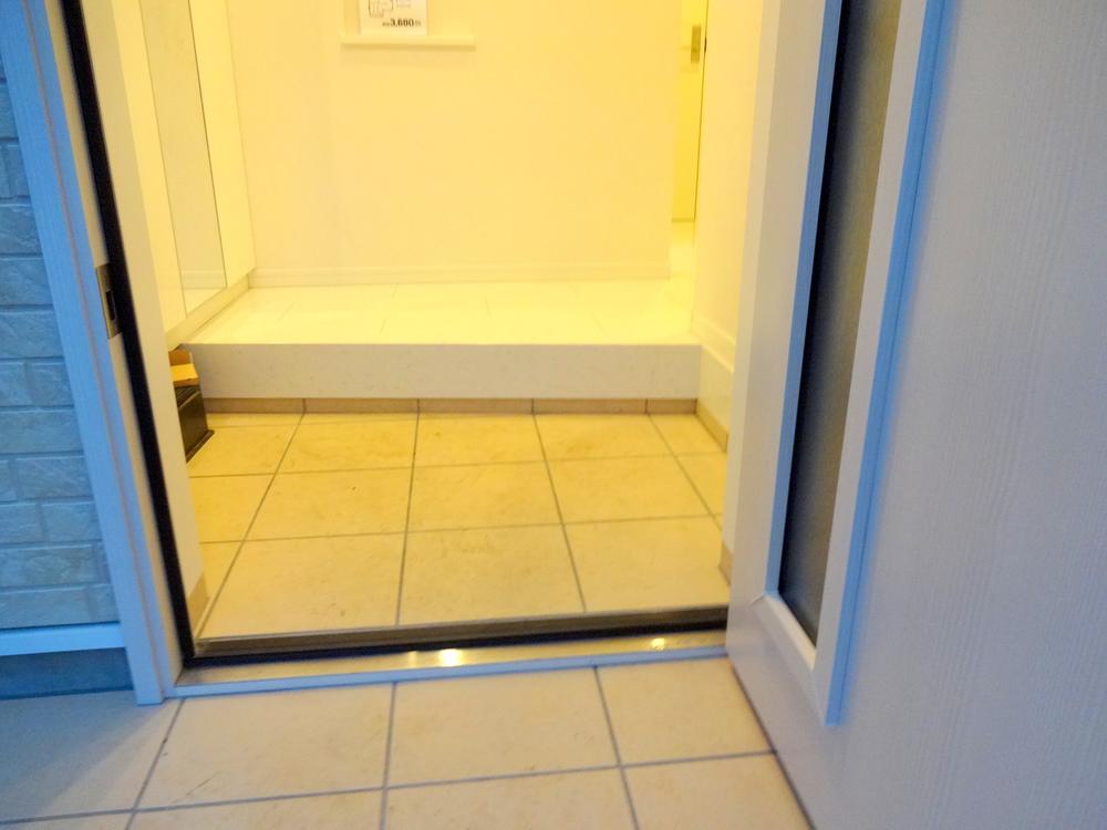 Entrance. Local (11 May 2013) Shooting