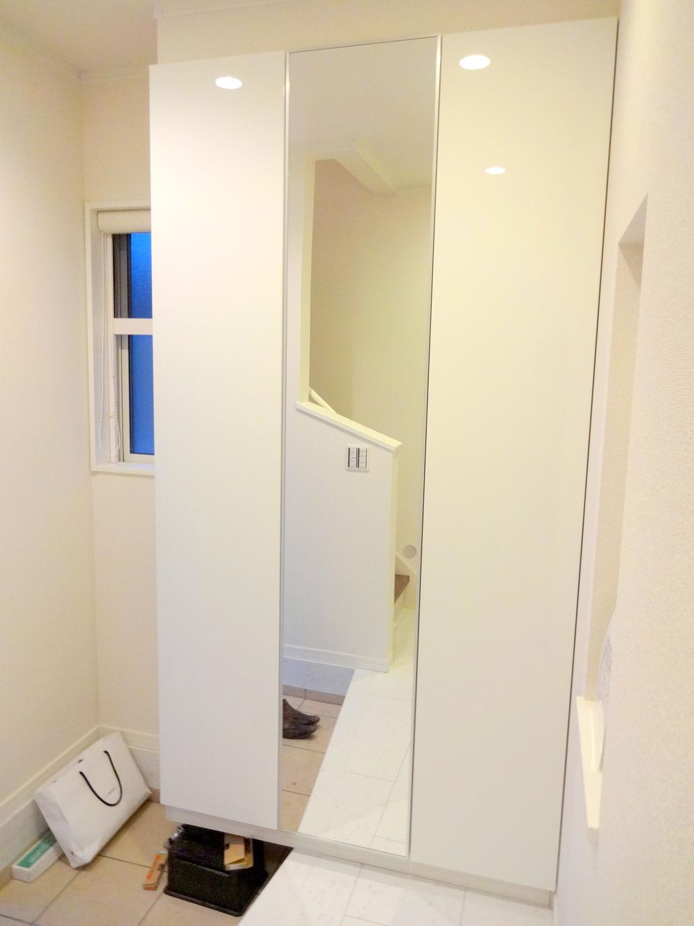 Entrance. Local (11 May 2013) Shooting