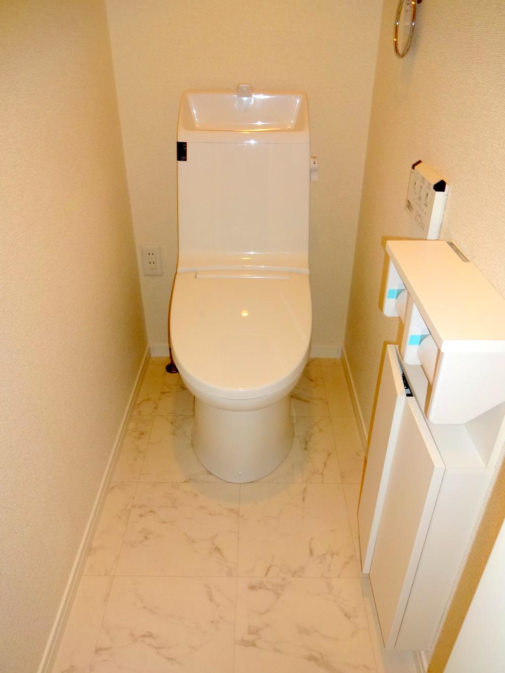 Toilet. Indoor (11 May 2013) Shooting