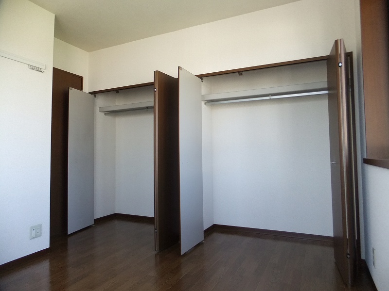 Receipt. Each room has storage