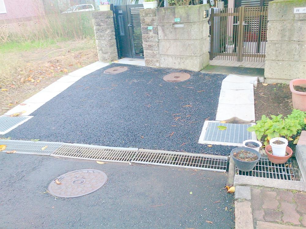 Local photos, including front road. Local (11 May 2013) Shooting