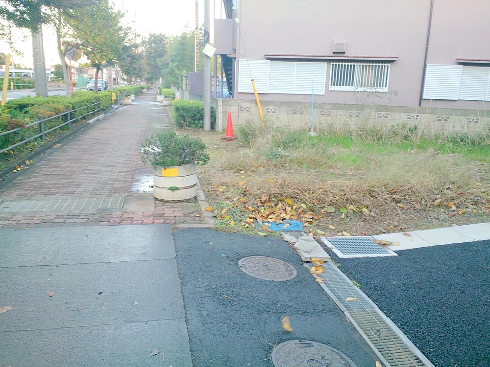 Local photos, including front road. Local (11 May 2013) Shooting