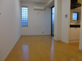 Living and room.  ◆ 7.6 Pledge of room ◆ 