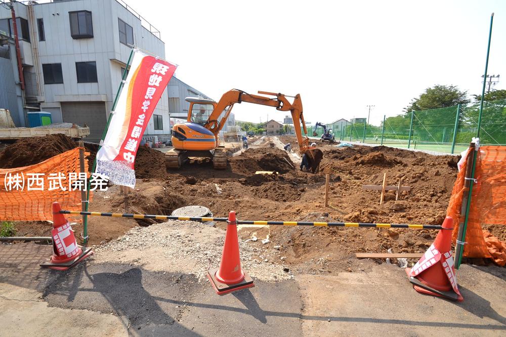 Local photos, including front road. Local (May 2013) Shooting