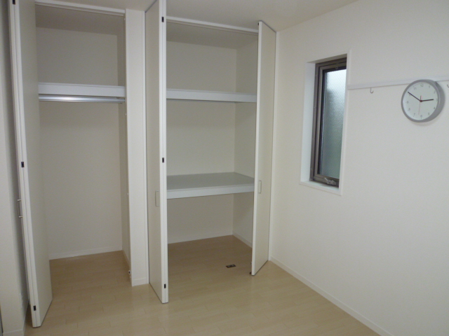 Receipt. Photos of the model room is