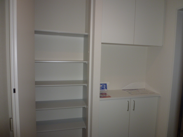 Entrance. Photos of the model room is