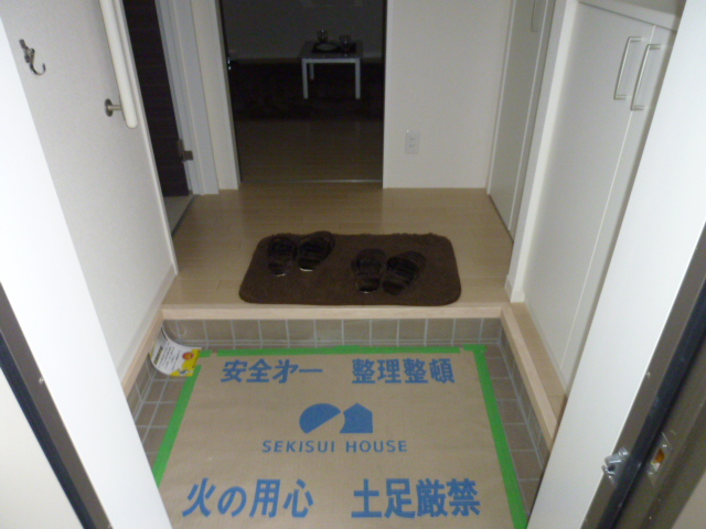 Entrance. Photos of the model room is