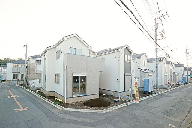 Local appearance photo. Local (09 May 2013) Shooting