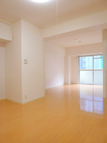 Living and room. LDK13.5 Pledge