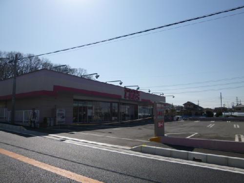 Shopping centre. (Shopping center) to 350m