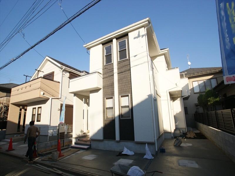 Local photos, including front road. Is an environment suitable for the elementary school near the child-rearing