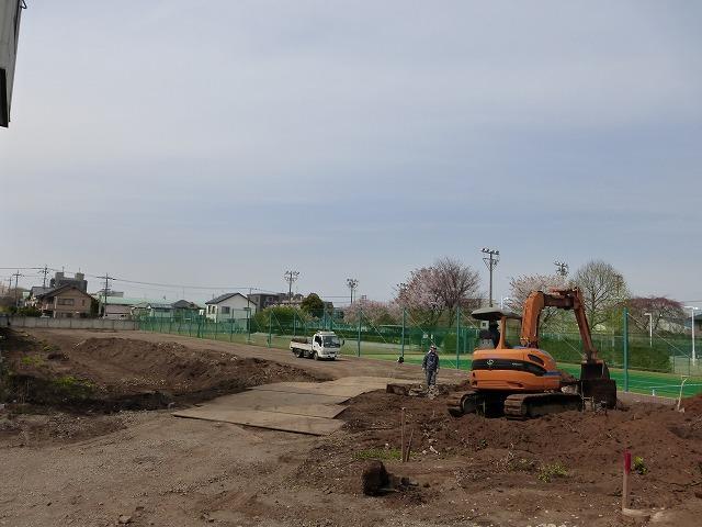 Local photos, including front road. Selling local